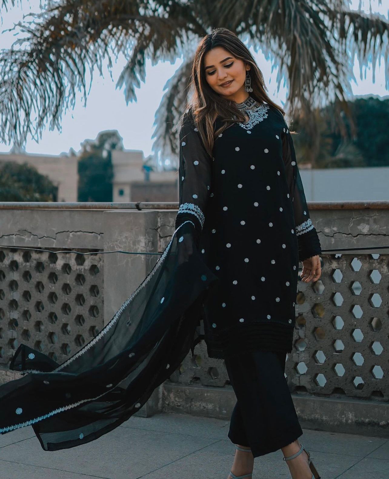 Shafoon 3-Piece Suit – Elegance Redefined in Three Layers