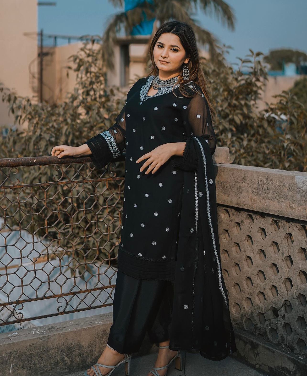 Shafoon 3-Piece Suit – Elegance Redefined in Three Layers