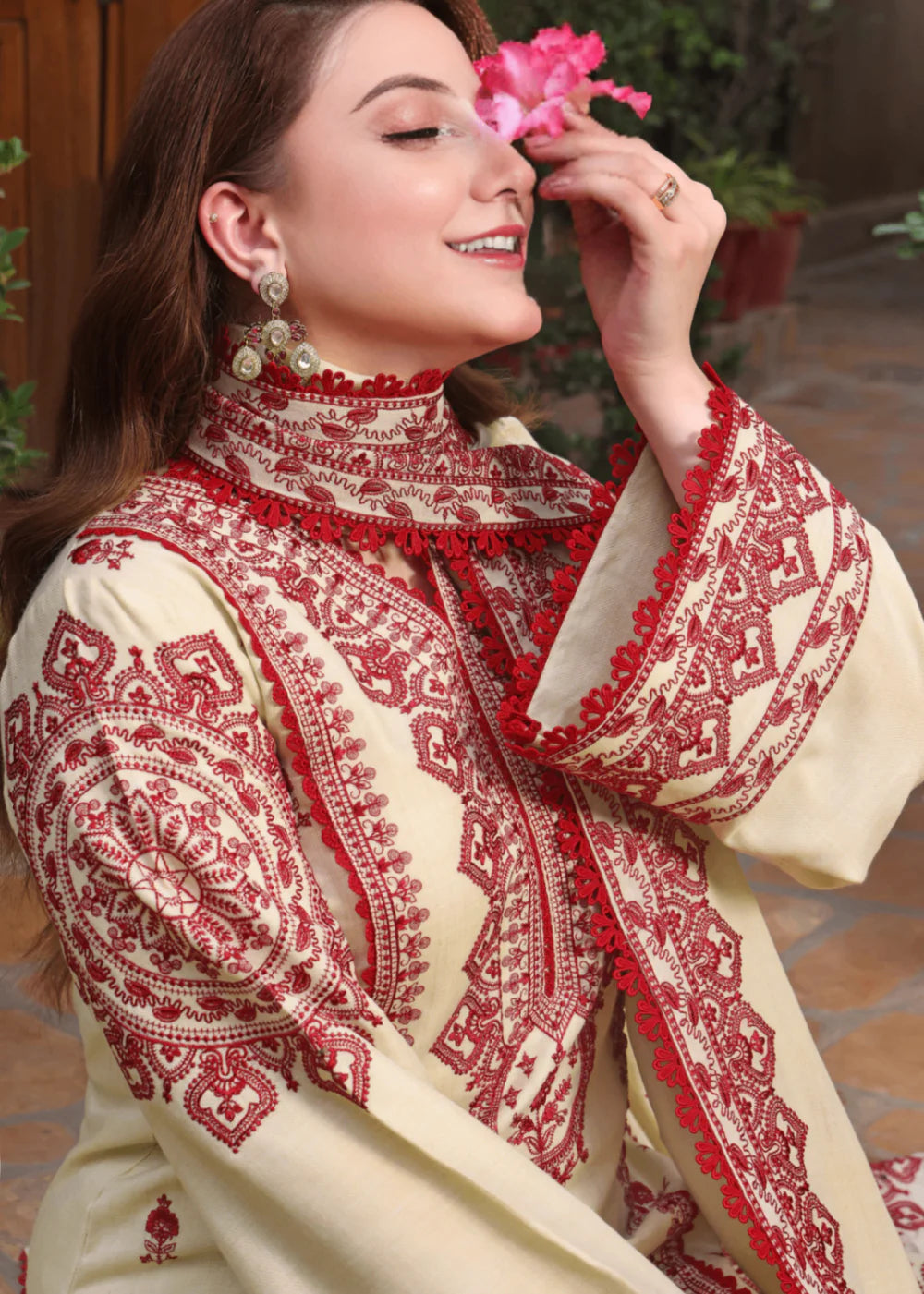 Women’s Cream Embroidered 3-Piece Linen Kurta Set